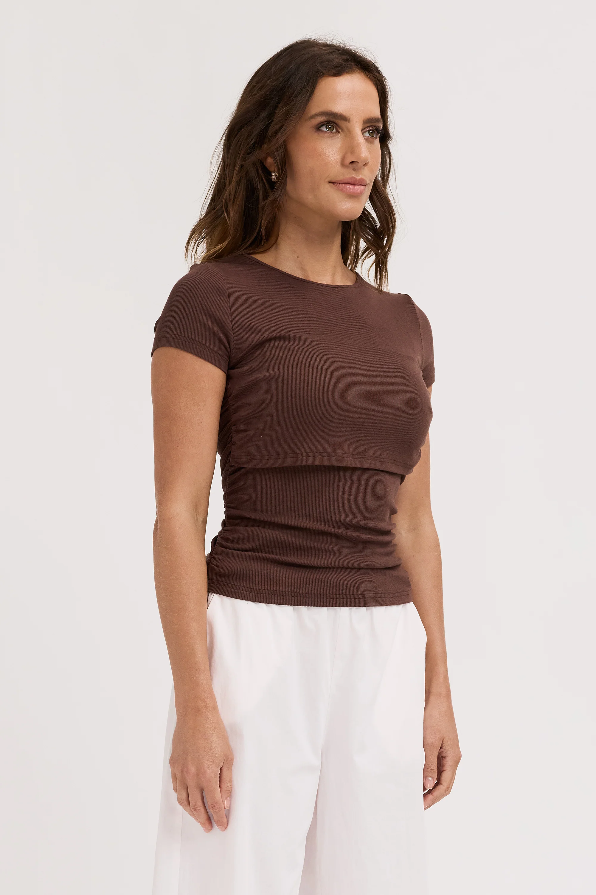 Ari Ribbed Ruched Tee - Chocolate - Image 4